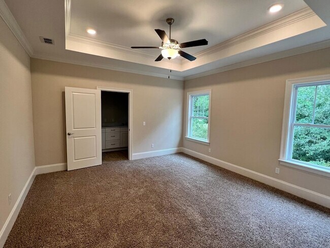 Building Photo - 843 Avery Park Dr
