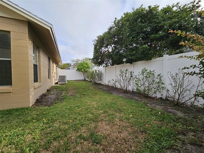 Building Photo - 1202 Regal Ridge Dr