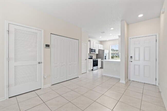 Building Photo - Oakleaf Plantation 3-Bedroom Townhouse in Towering Oaks – Spacious 1450 Sq Ft Living with 2 Full ...