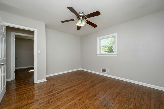 Building Photo - 6 Madison St