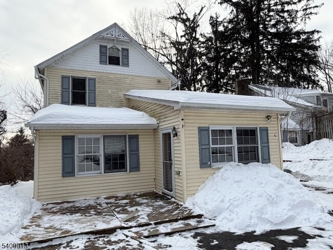 Building Photo - 147 Millbrook Ave