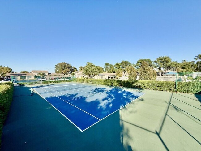 Building Photo - 2131 Ridge Rd S