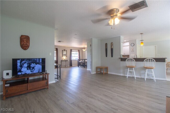 Building Photo - 77 Cardinal Dr