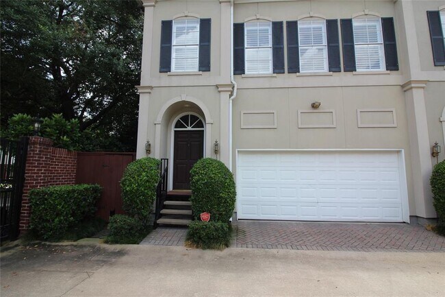 Building Photo - 1816 Devonshire Crescent