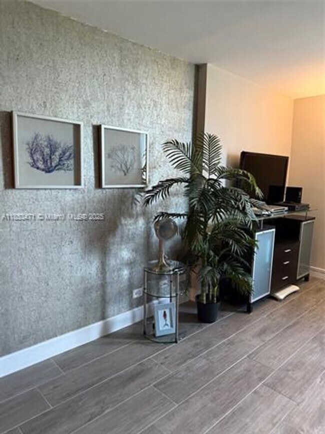 Building Photo - 2301 Collins Ave