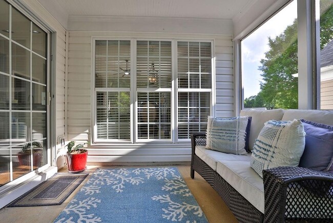 Building Photo - 6760 Waveland Dr