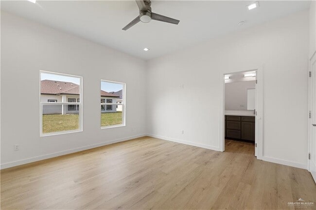 Building Photo - 19 N Brushfield Ave