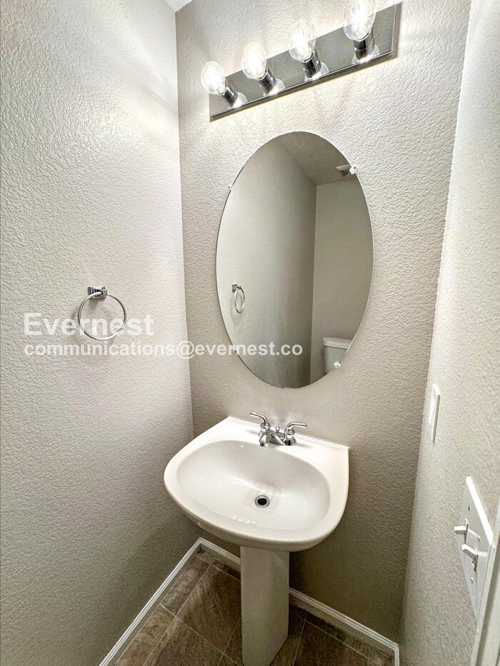 Building Photo - 4079 Perth St