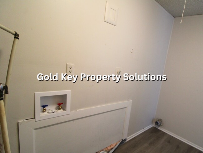 Building Photo - 4 Bed 1.5 Bath Home for Rent! (SECTION 8 APPROVED)
