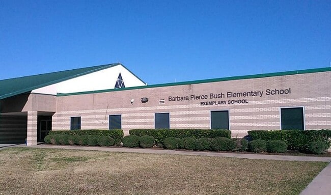 Building Photo - 14218 Swallowfield Dr