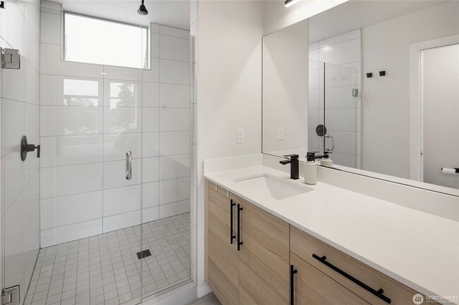 Building Photo - Modern 3-Bedroom Townhouse with Rooftop Deck & Parking | Seattle