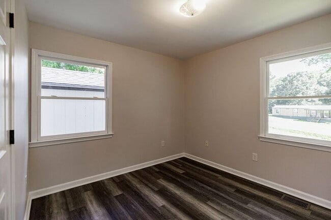 Building Photo - 348 Alberta Dr