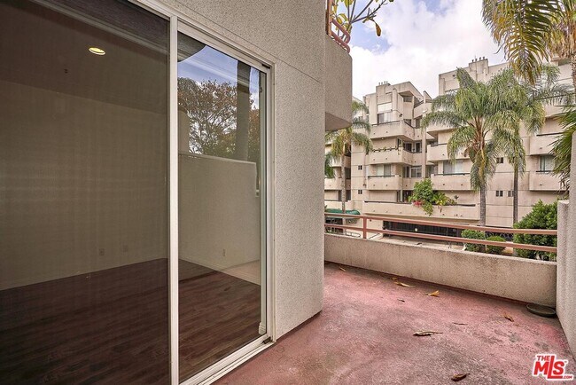 Building Photo - 500 S Berendo St