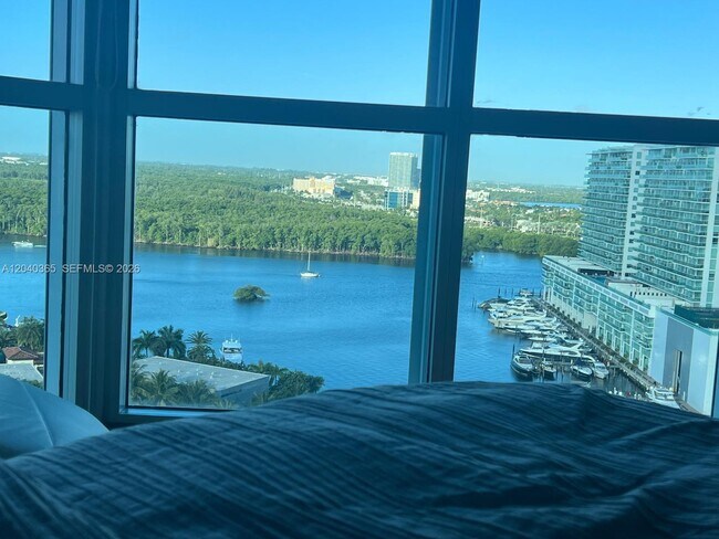 Building Photo - 16500 Collins Ave
