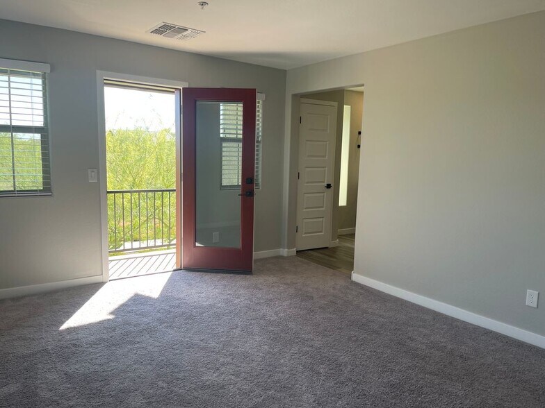 Building Photo - 20880 W Thomas Rd