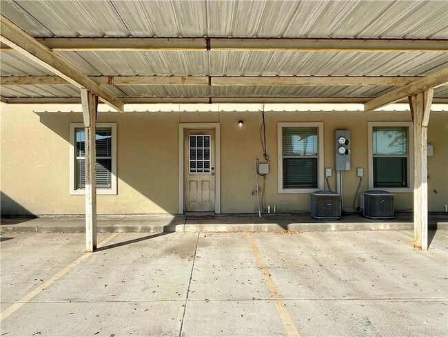 Building Photo - 3120 Regal Dr