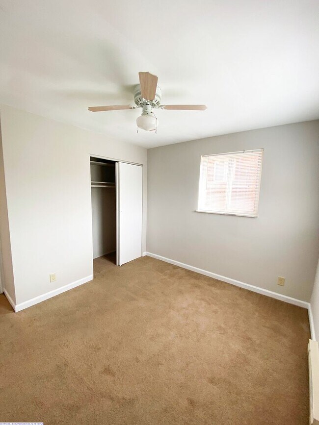 Building Photo - 566 Lowell Ave