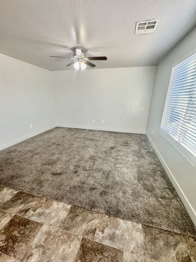Building Photo - 3104 S Relic Ridge Dr