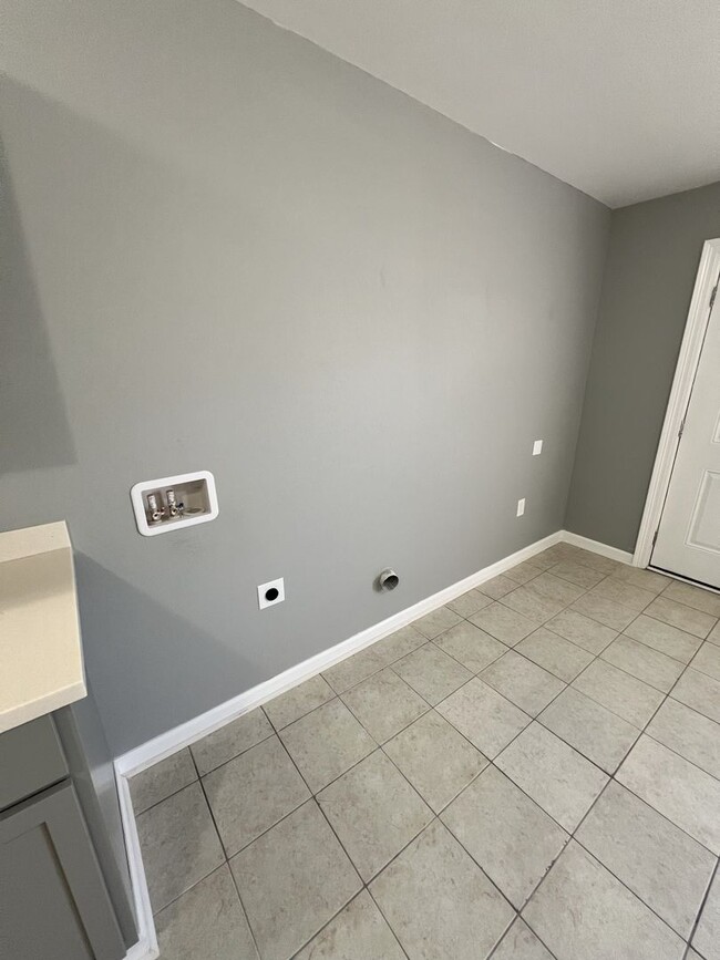 Building Photo - Baker Trails Apartments