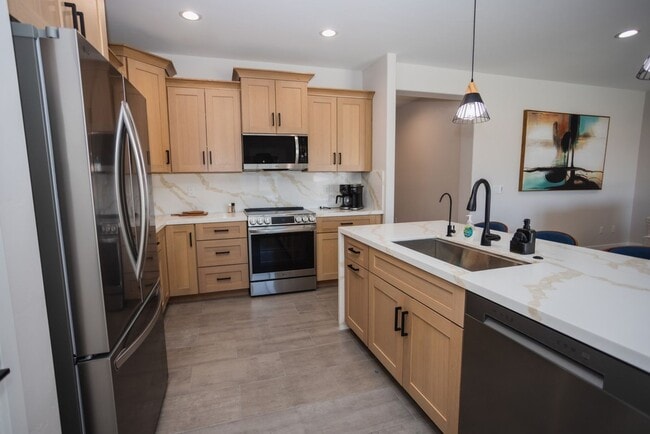 Building Photo - VR - 881 Pueblo Dr