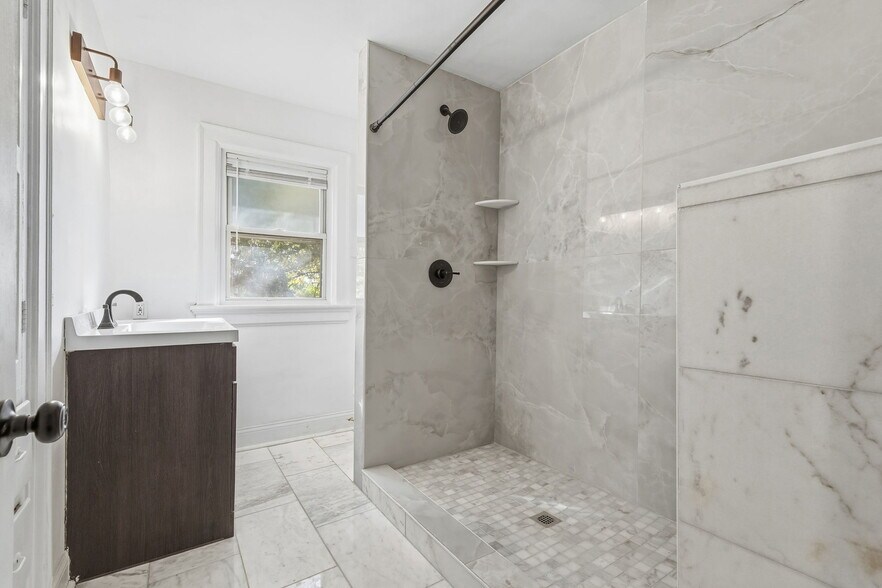 Building Photo - 904 Studer Ave