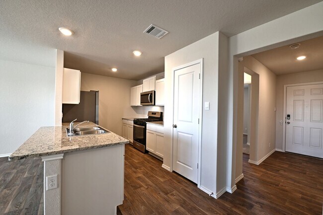 Building Photo - ONE STORY  |  3 BEDROOM  |  2 BATH  |  YAR...