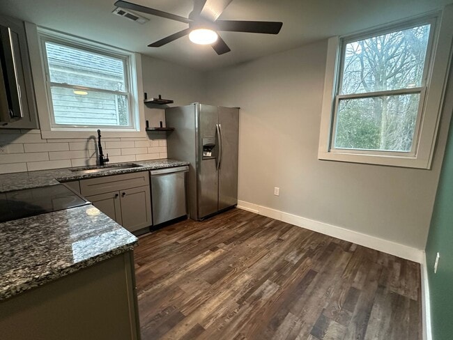 Building Photo - 216 Kinsey Ave