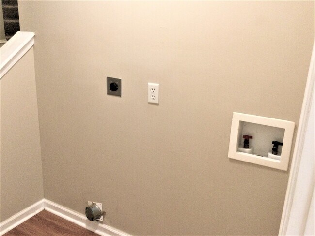 Building Photo - 509 Dresler Rd