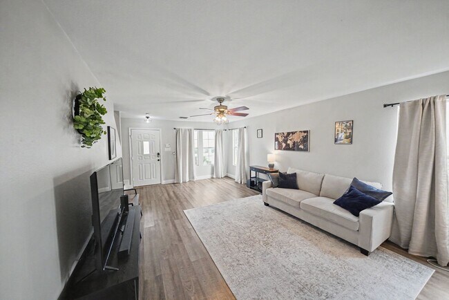 Building Photo - Beautifully Updated Home with Game Room in Villas of Westcreek - Realtor Commission: $500