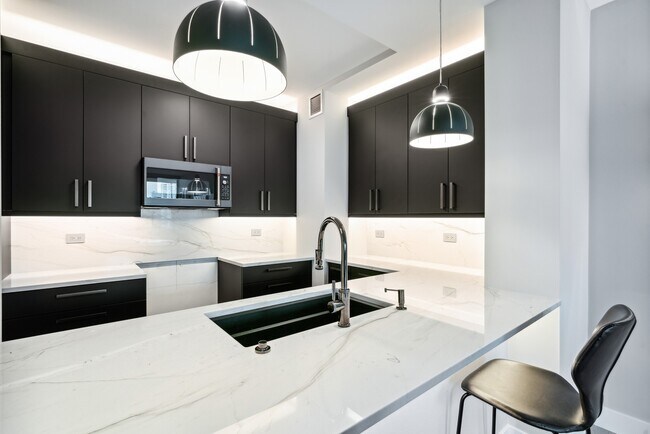 Building Photo - 501 N Clinton St