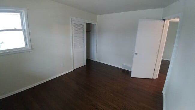 Building Photo - 3 Bedrooom Home Located in the Heart of We...