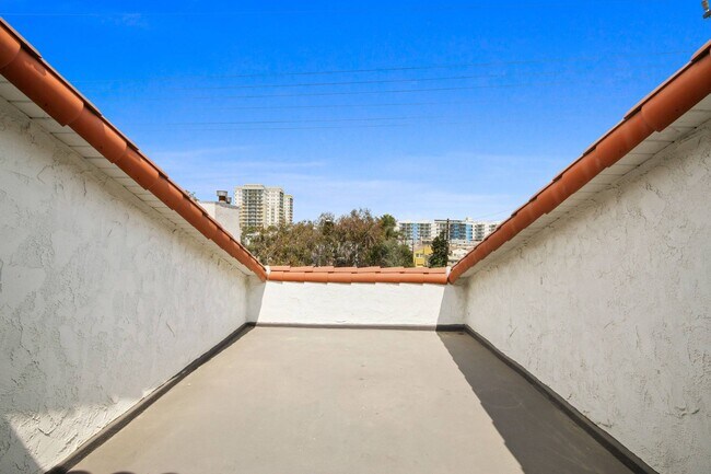 Building Photo - 33 Eastwind