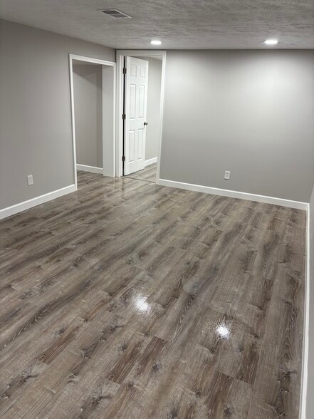 Building Photo - 3140 Springmill West Rd