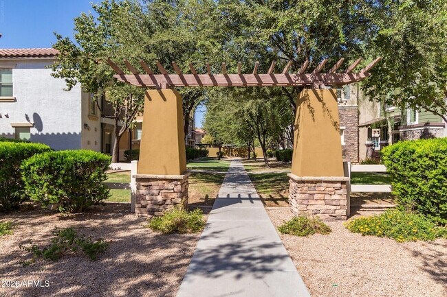 Building Photo - 418 N Mahogany Ct