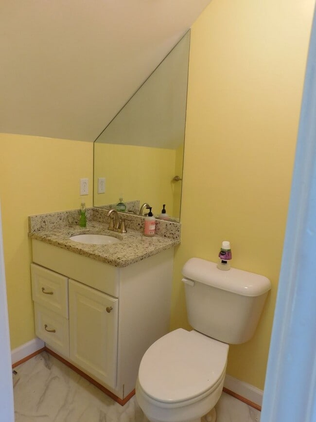 Building Photo - 105 Little Rossie Rd