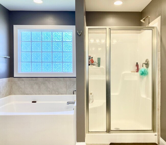 Building Photo - 4 Bedroom Sneads Ferry Home for Rent