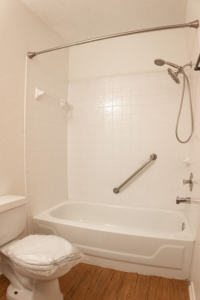 Building Photo - South Austin 3-bedroom/2-bath Home Reduced...