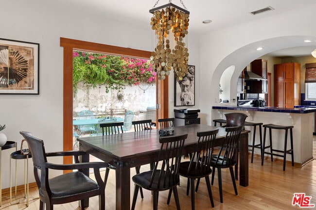 Building Photo - 334 Crane Blvd