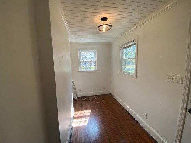 Building Photo - 337 E Boundary Ave SE