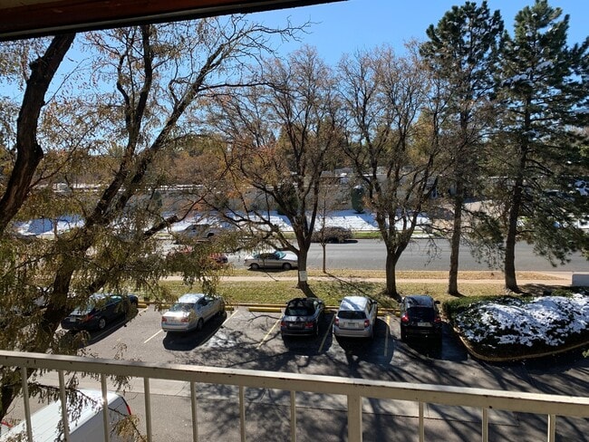 Building Photo - Top Floor Condo in Southeast Denver 2 bed ...