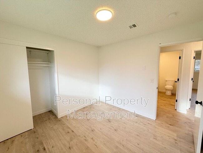 Building Photo - 12202 NE 2nd St