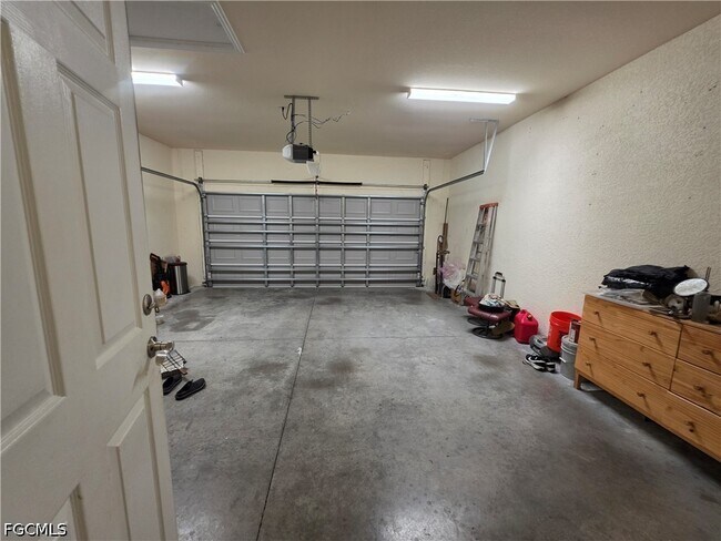 Building Photo - 6004 Pecan Cir