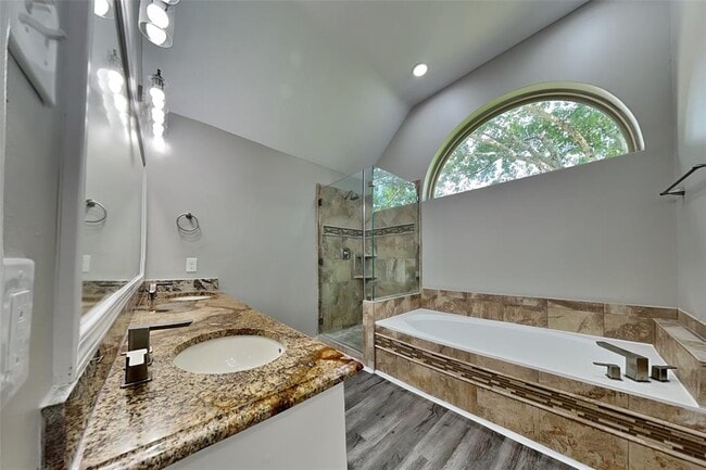 Building Photo - 719 Fernglade Dr