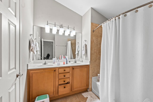 Building Photo - 2987 Saganashkee Ln