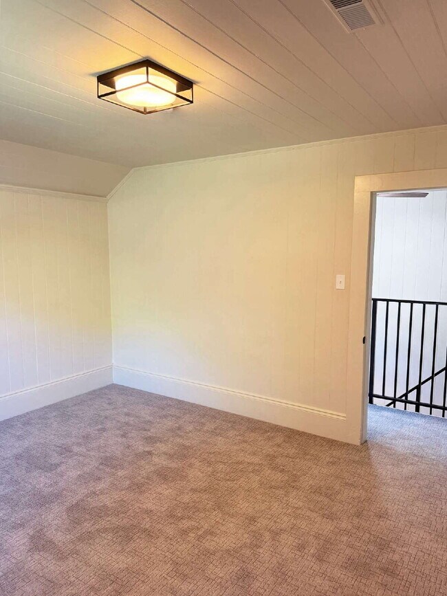 Building Photo - Spacious Two-Story Ranch Home Near Sonoma