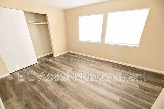 Building Photo - 1426 48th Ave