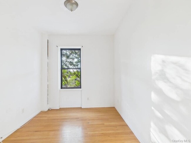 Building Photo - 21-37-37 33rd St