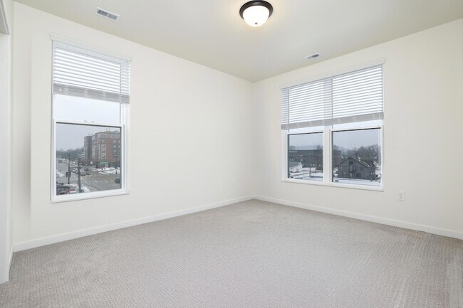 Building Photo - 28 7th St NE