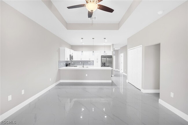 Building Photo - 725 Lamar St E