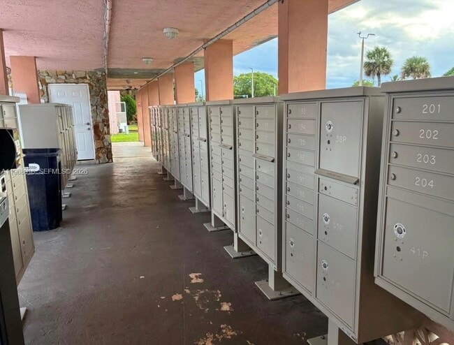 Building Photo - 19805 SW 114th Ave